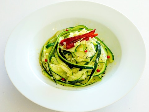 イタリアンな味わい!ズッキーニのペペロンチーノ